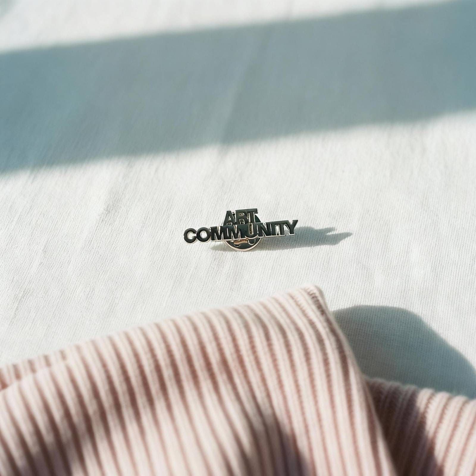 ART COMMUNITY pin